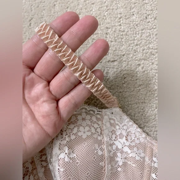 Early 2000’s Elle MacPherson Intimates Lace Detail Demi Bra - 36D - Picture 4 of 12